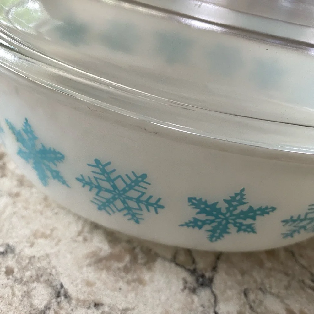 Pyrex White Casserole Dish with Light Blue Snowflake Pattern and Lid